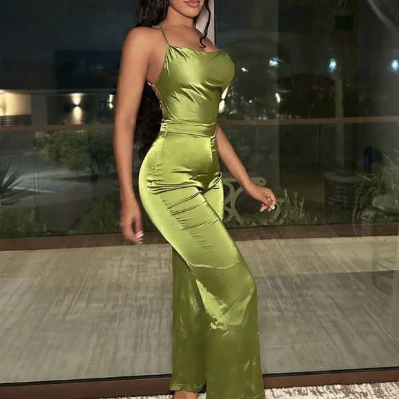 Green Preppy Women's Backless Pleated Jumpsuit - Picture 5 of 5